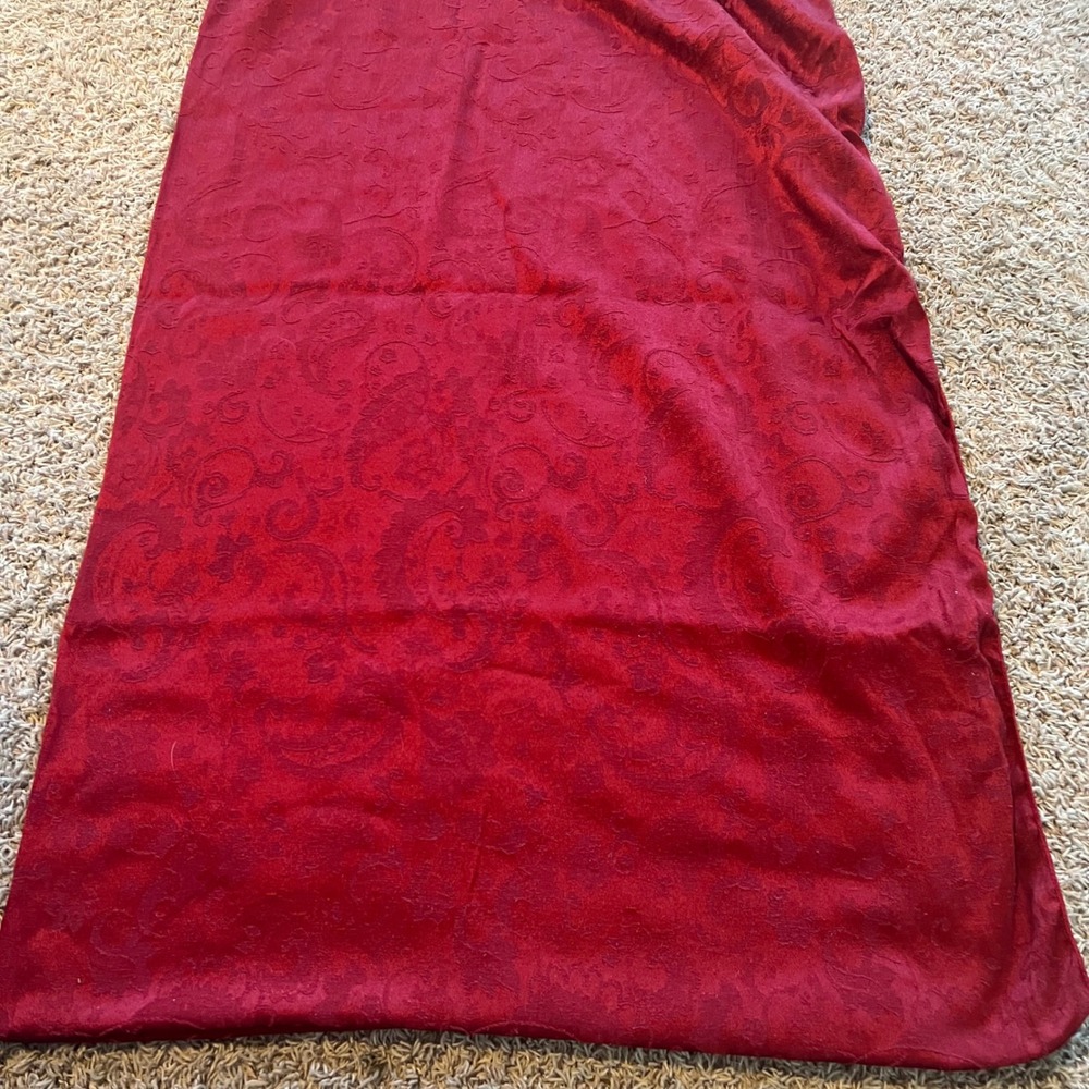 Better Homes and Gardens Red Damask Paisley Oblong Tablecloth 60 x 102 Crimson